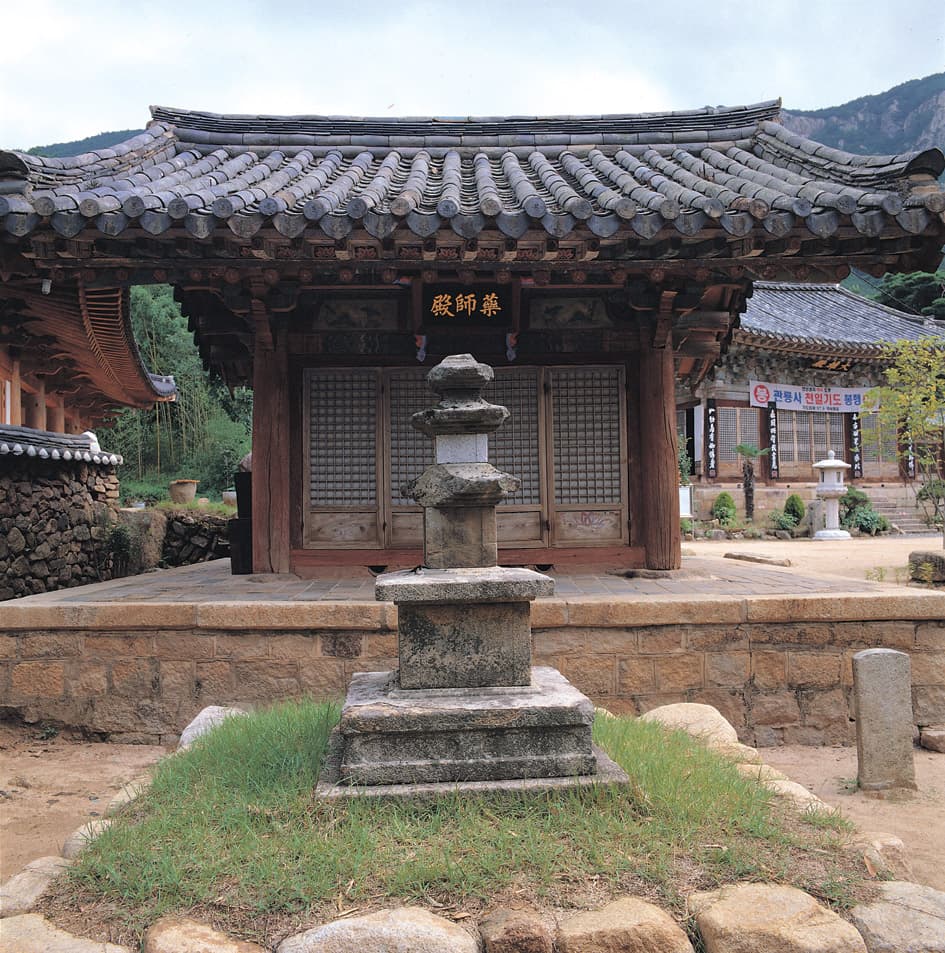 창녕 관룡사 약사전 — 창녕 관룡사 약사전