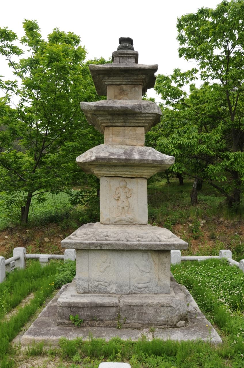 함양 승안사지 삼층석탑 — 함양 승안사지 삼층석탑 (촬영:문화재청)