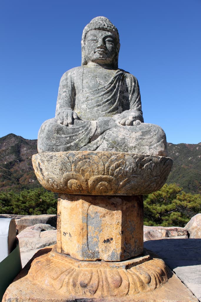 창녕 관룡사 용선대 석조여래좌상 — 창녕 관룡사 용선대 석조여래좌상