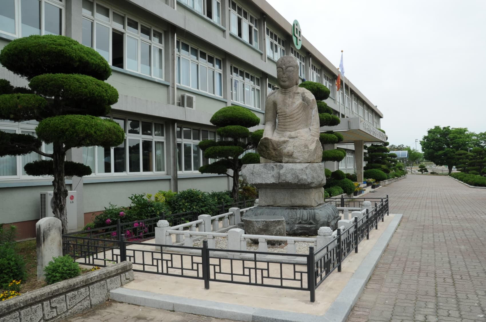 함양 교산리 석조여래좌상 — 함양 교산리 석조여래좌상 (촬영:문화재청)