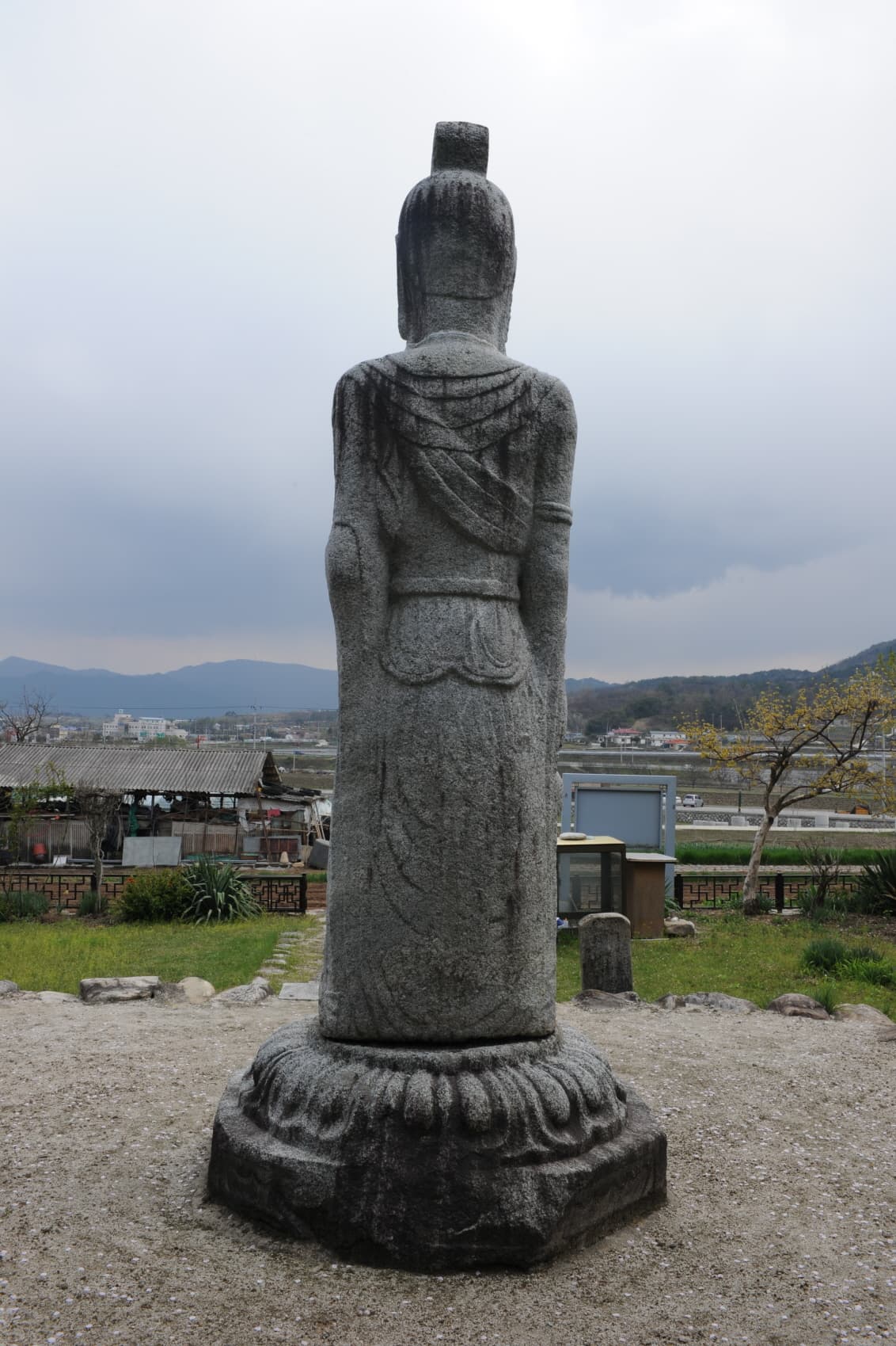 거창 상림리 석조보살입상 — 거창 상림리 석조보살입상(촬영:문화재청)