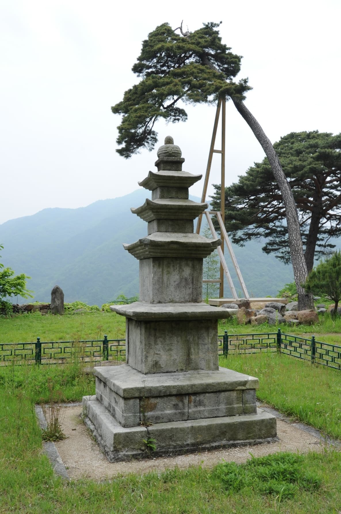 함양 벽송사 삼층석탑 — 함양 벽송사 삼층석탑 (촬영:문화재청)