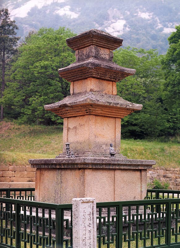합천 영암사지 삼층석탑 — 합천 영암사지 삼층석탑