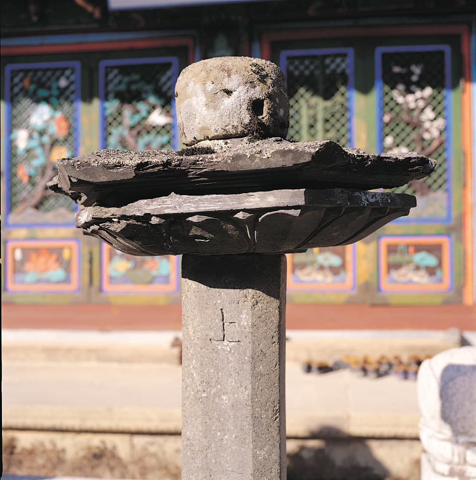 합천 해인사 원당암 다층석탑 및 석등 — 석등 간주석 상부 上자