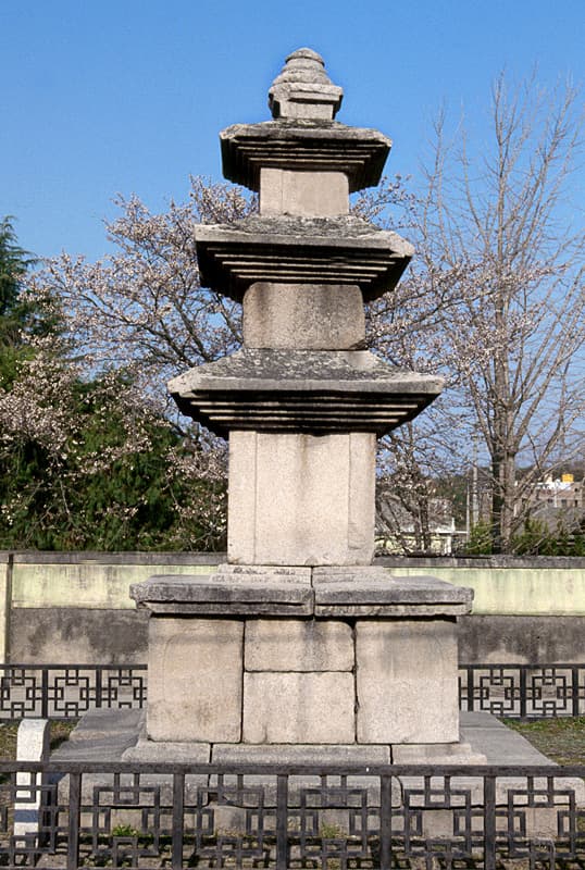 창녕 술정리 서 삼층석탑 — 창녕 술정리 서 삼층석탑