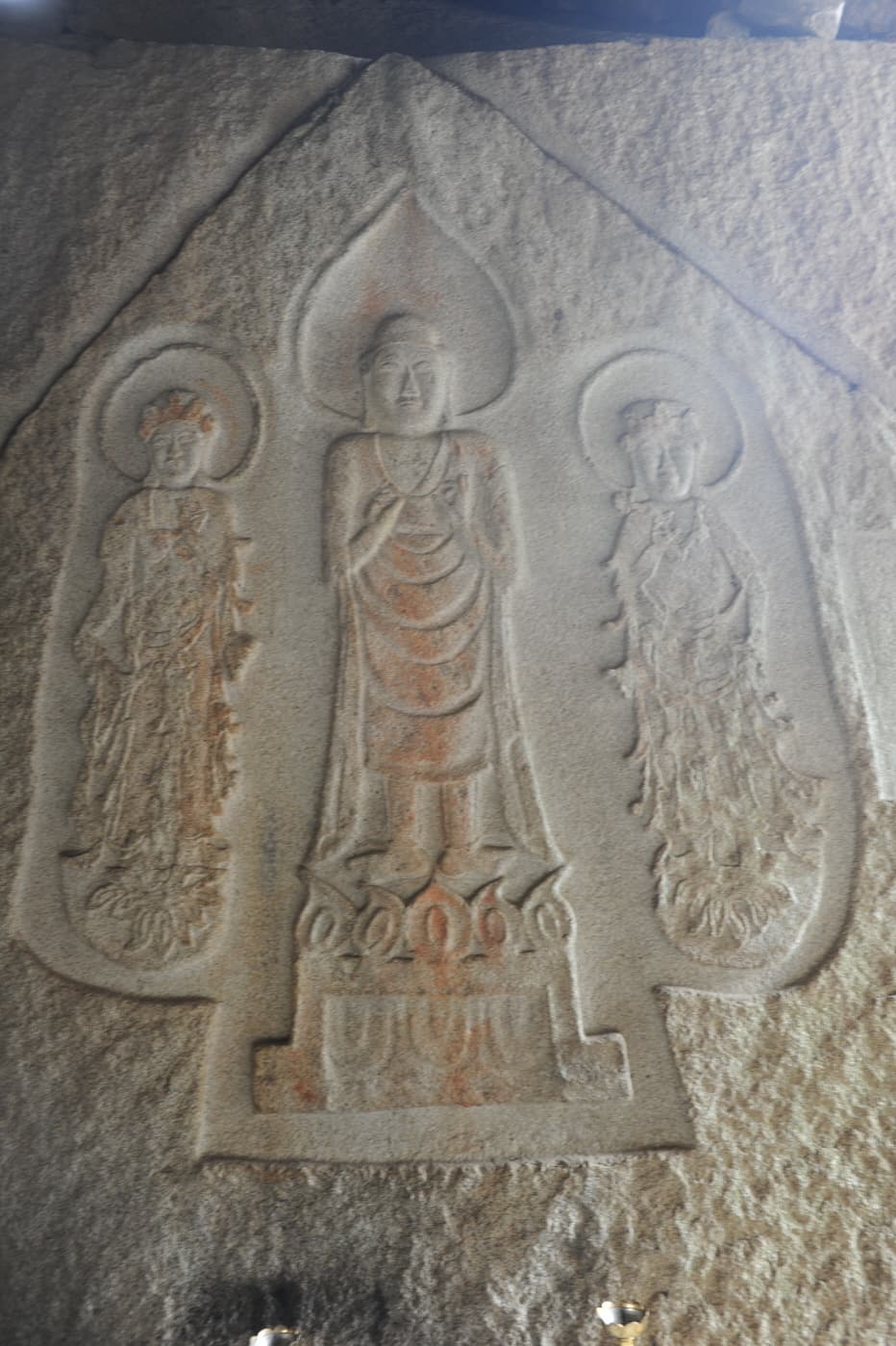 거창 가섭암지 마애여래삼존입상 — 거창 가섭암지 마애여래삼존입상(촬영:문화재청)