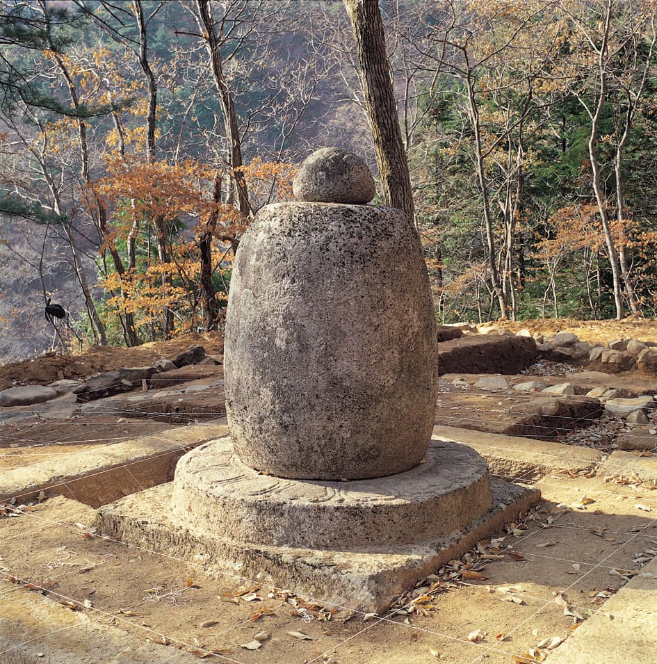 합천 해인사 홍제암 사명대사탑 및 석장비 — 사명대사의 사리를 봉안한 종 모양 부도