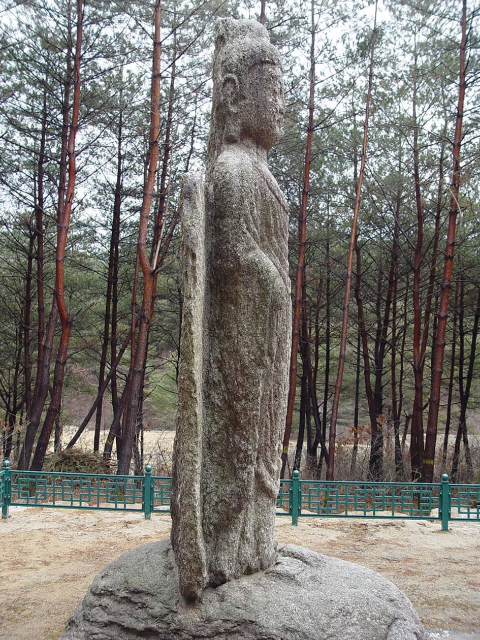 거창 농산리 석조여래입상 — 석불입상 전체(좌측면 향)