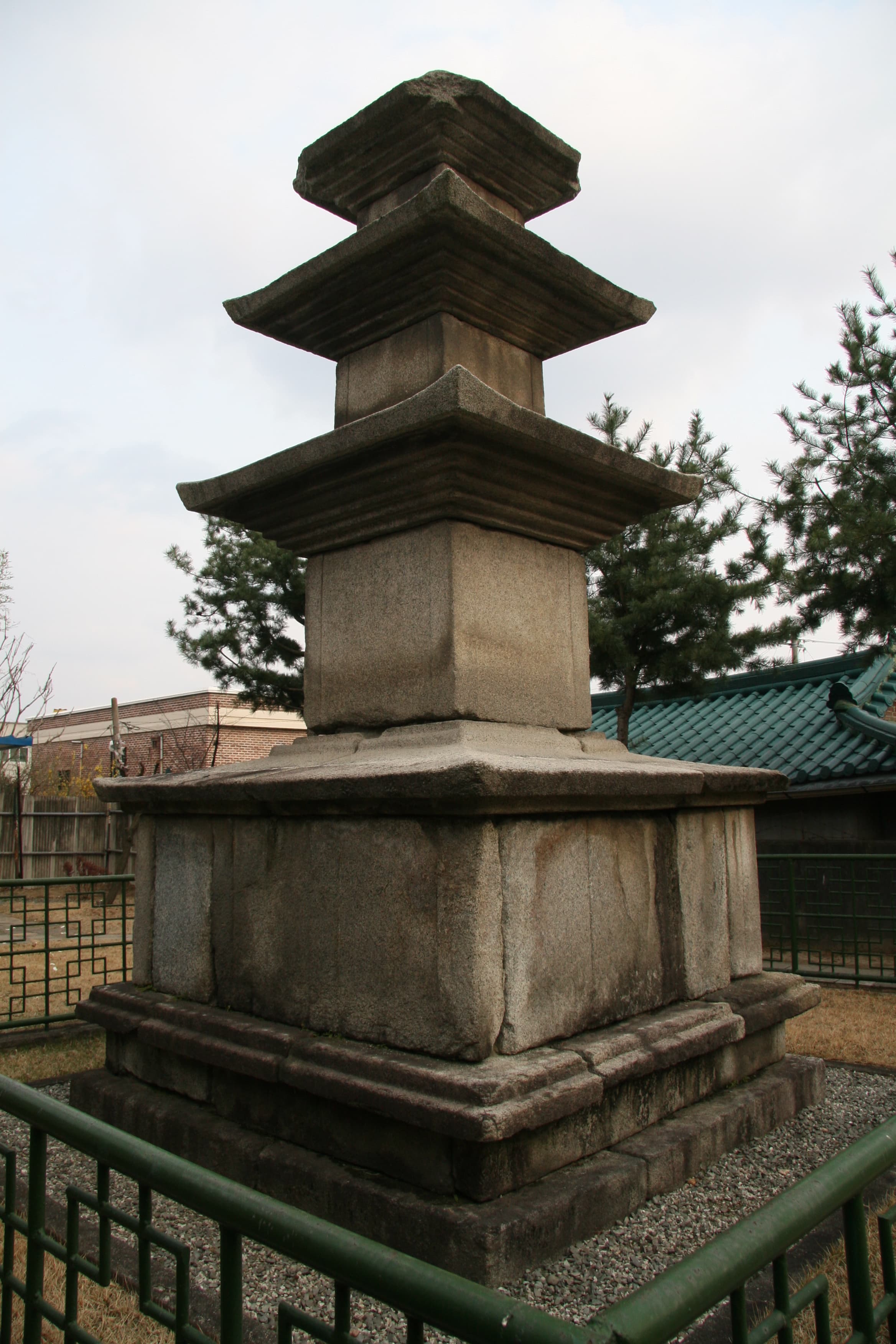 안동 평화동 삼층석탑 — 안동 평화동 삼층석탑
