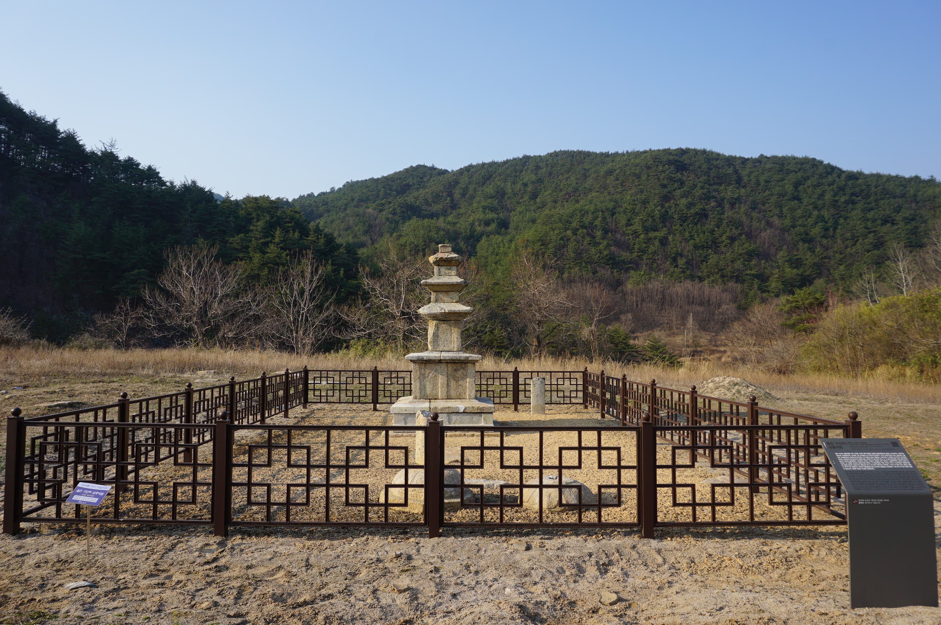 울진 구산리 삼층석탑 — 울진 구산리 삼층석탑 전경