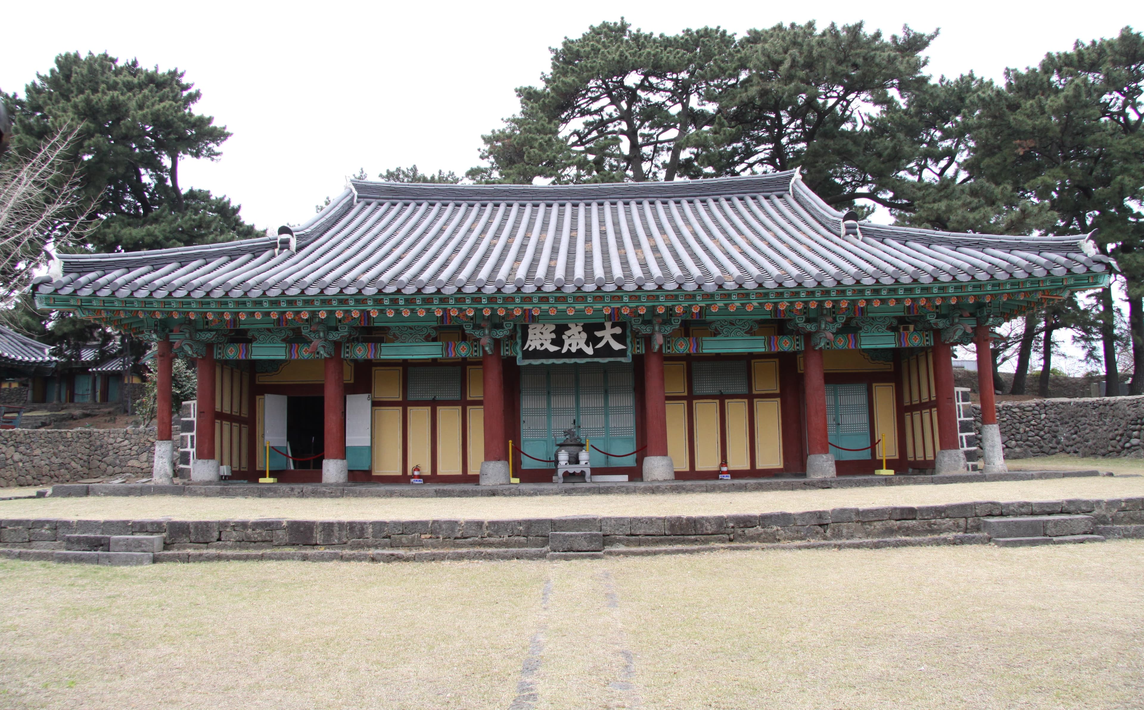 제주향교 대성전 — 제주향교 대성전 정면