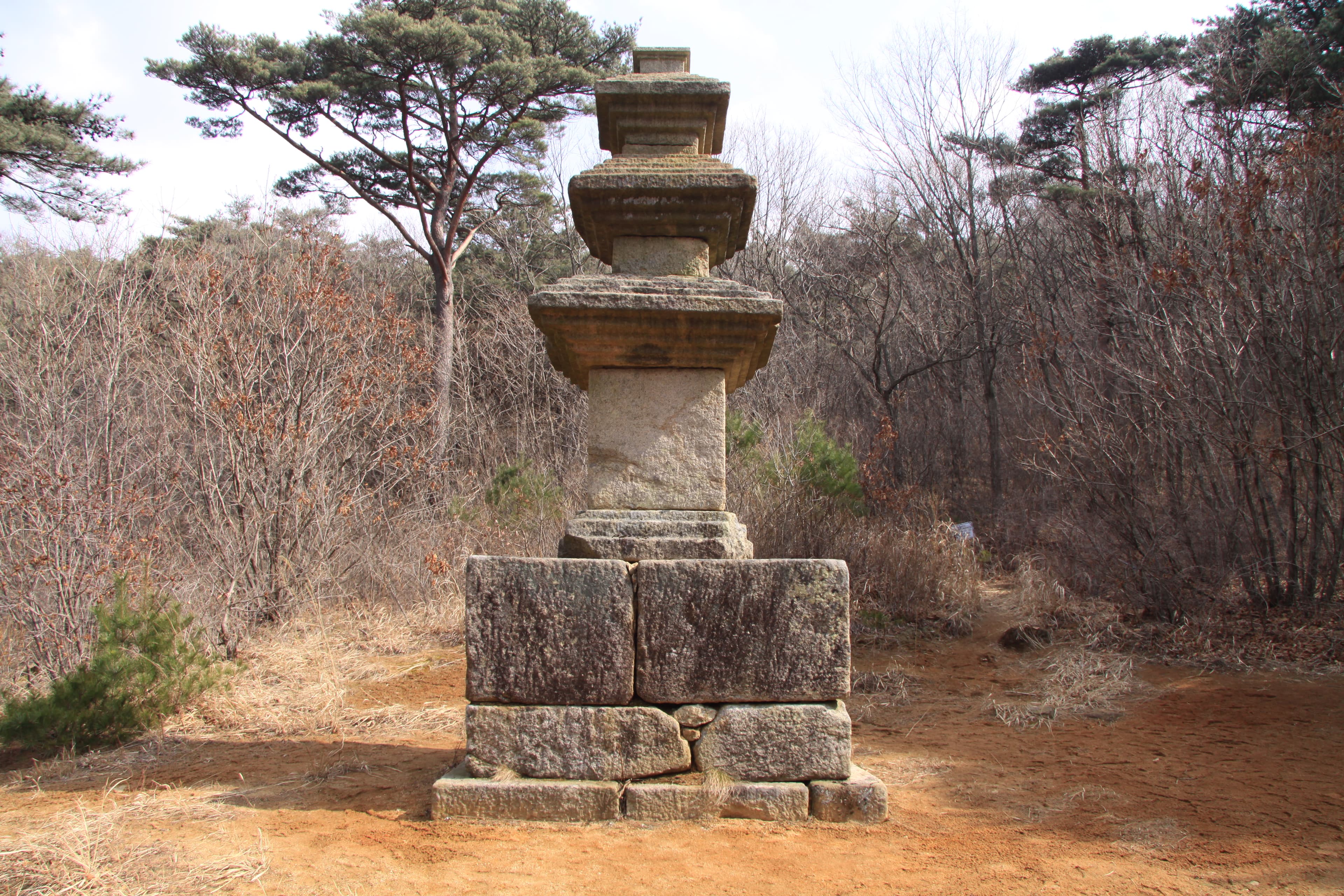 경주 남산 용장계 지곡 제3사지 삼층석탑 — 경주 남산 용장계 지곡 제3사지 삼층석탑