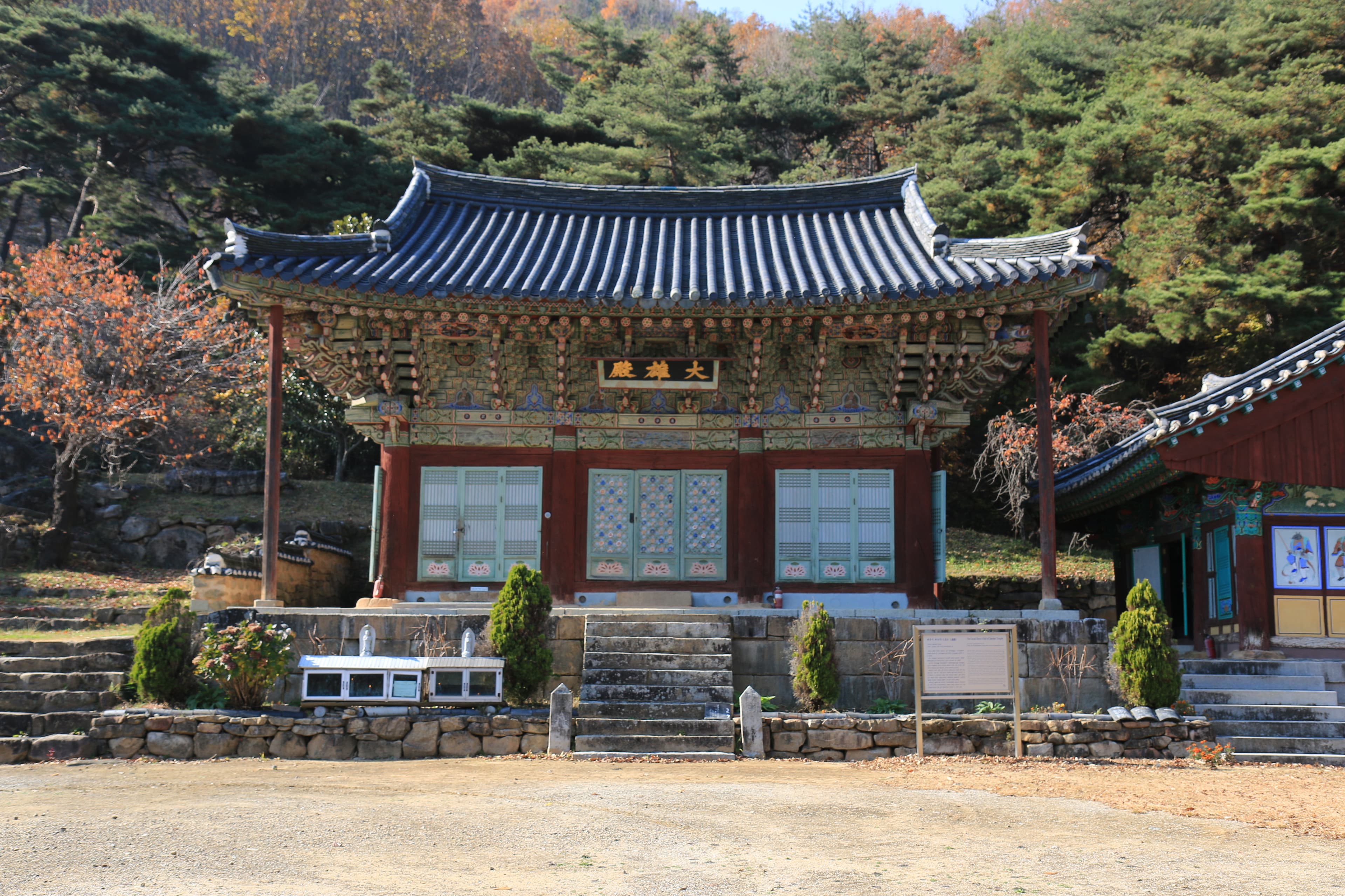 구미 대둔사 대웅전 — 구미 대둔사 대웅전