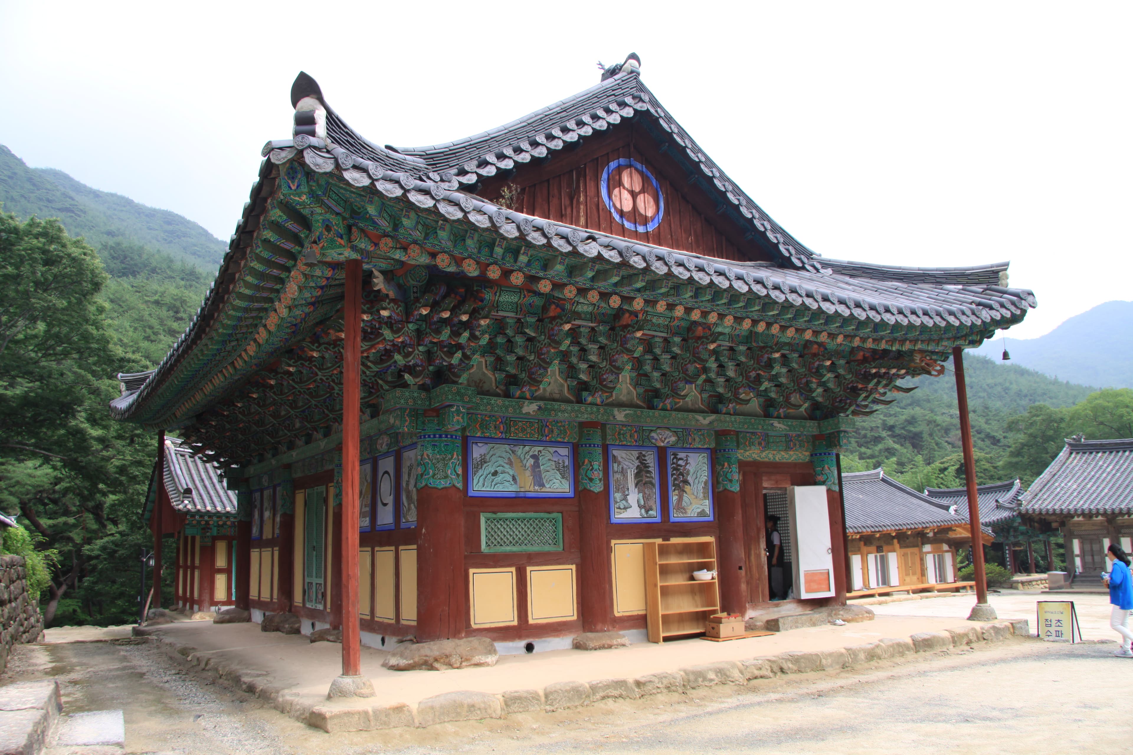 구례 천은사 극락보전 — 구례 천은사 극락보전 좌측면
