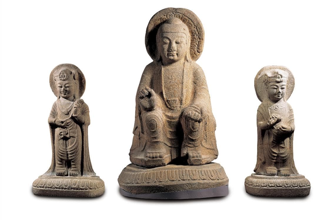 경주 남산 장창곡 석조미륵여래삼존상 — 보물 경주 남산 장창곡 석조미륵여래삼존상(전체).