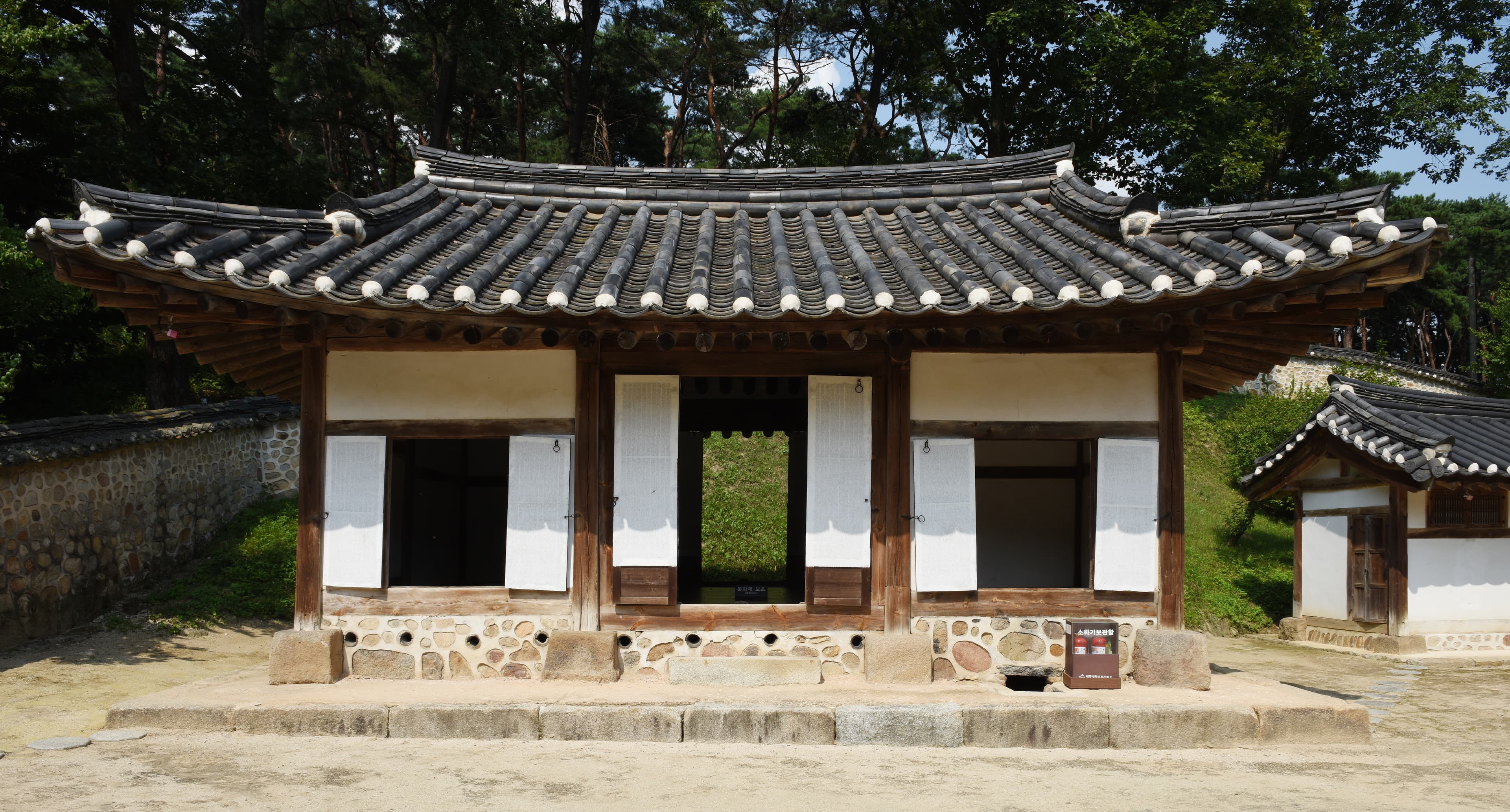 여주 효종 영릉재실 — 여주 효종 영릉재실_안향청 (촬영년도 : 2015년)