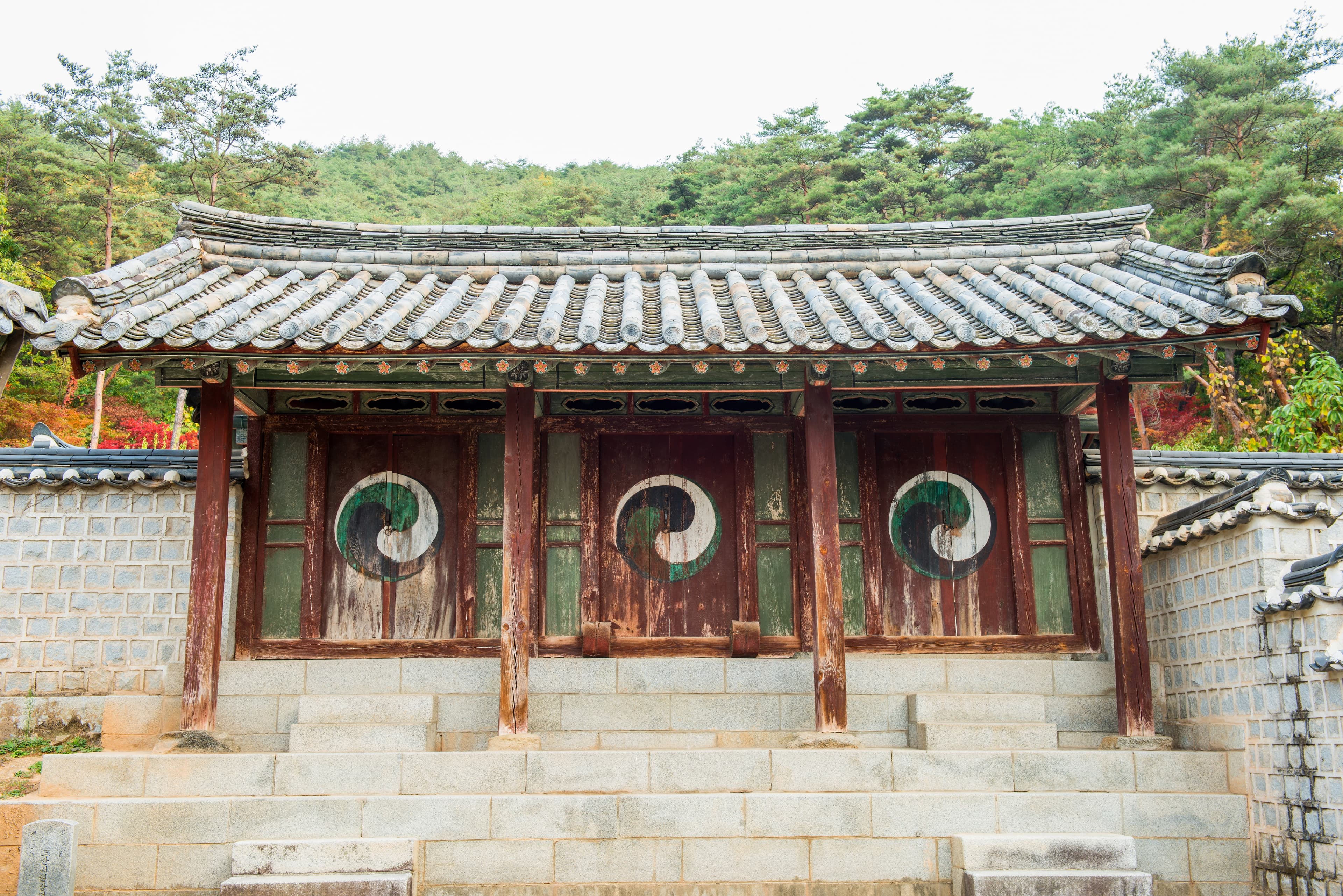 안동 도산서원 상덕사 및 삼문 — 안동 도산서원 상덕사 및 삼문_삼문 (촬영년도 : 2015년)