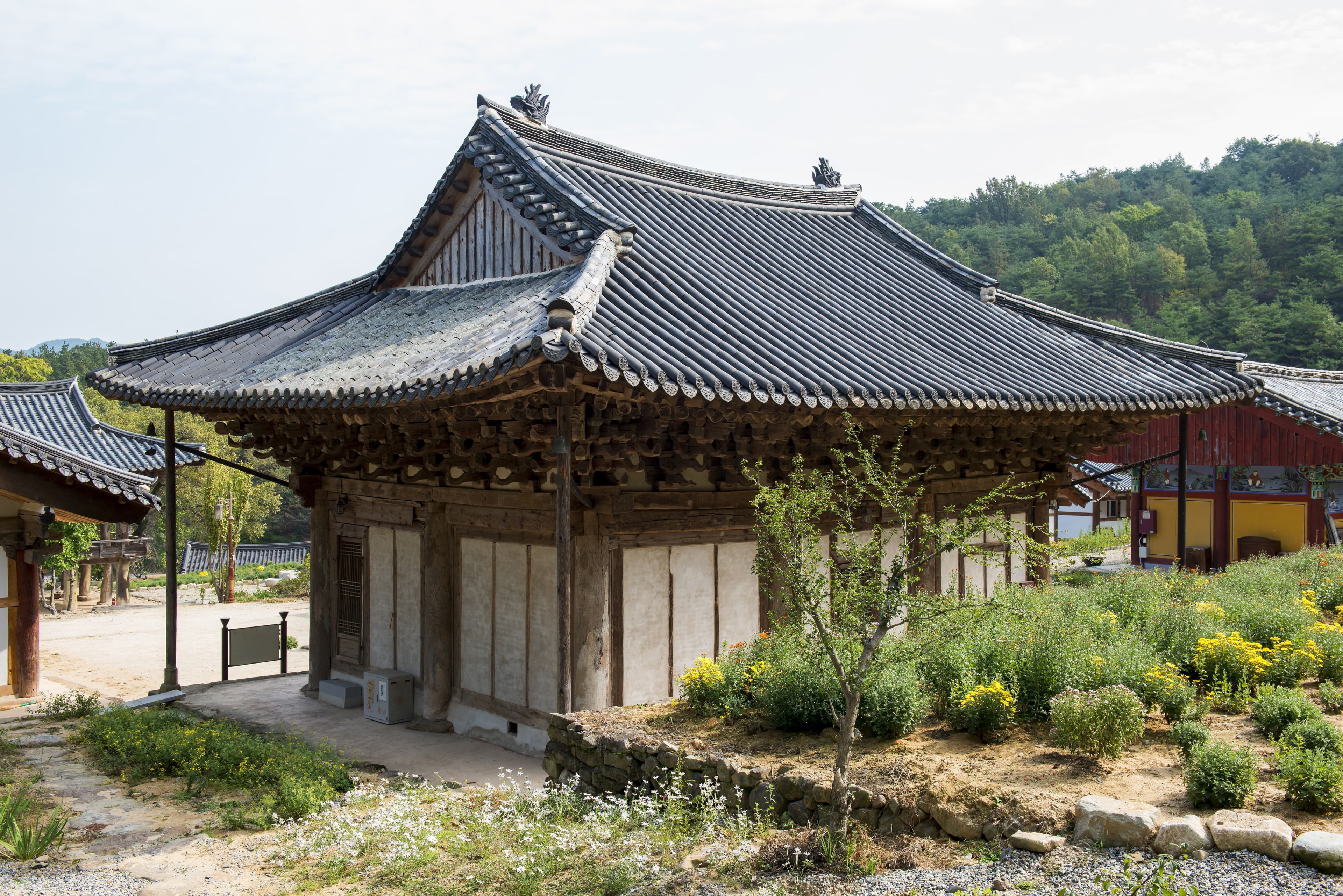의성 대곡사 대웅전 — 의성 대곡사 대웅전_뒷면 (촬영년도 : 2015년)