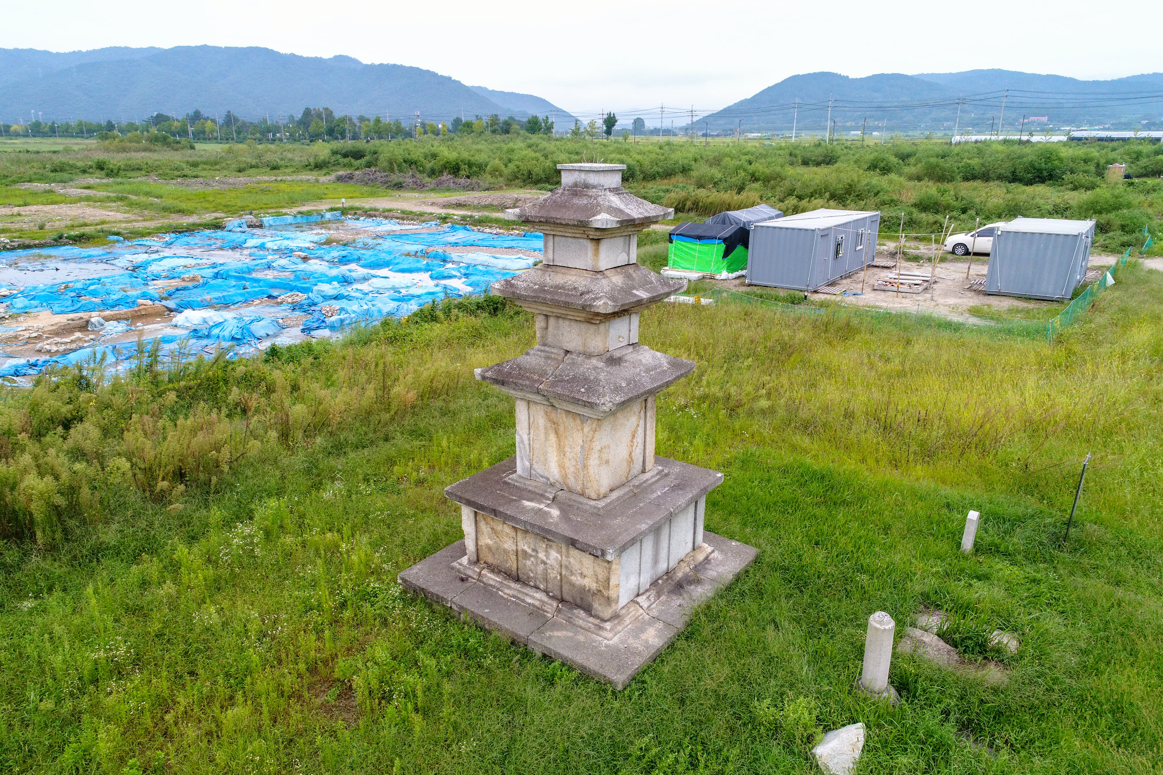 경주 미탄사지 삼층석탑 — 경주 미탄사지 삼층석탑