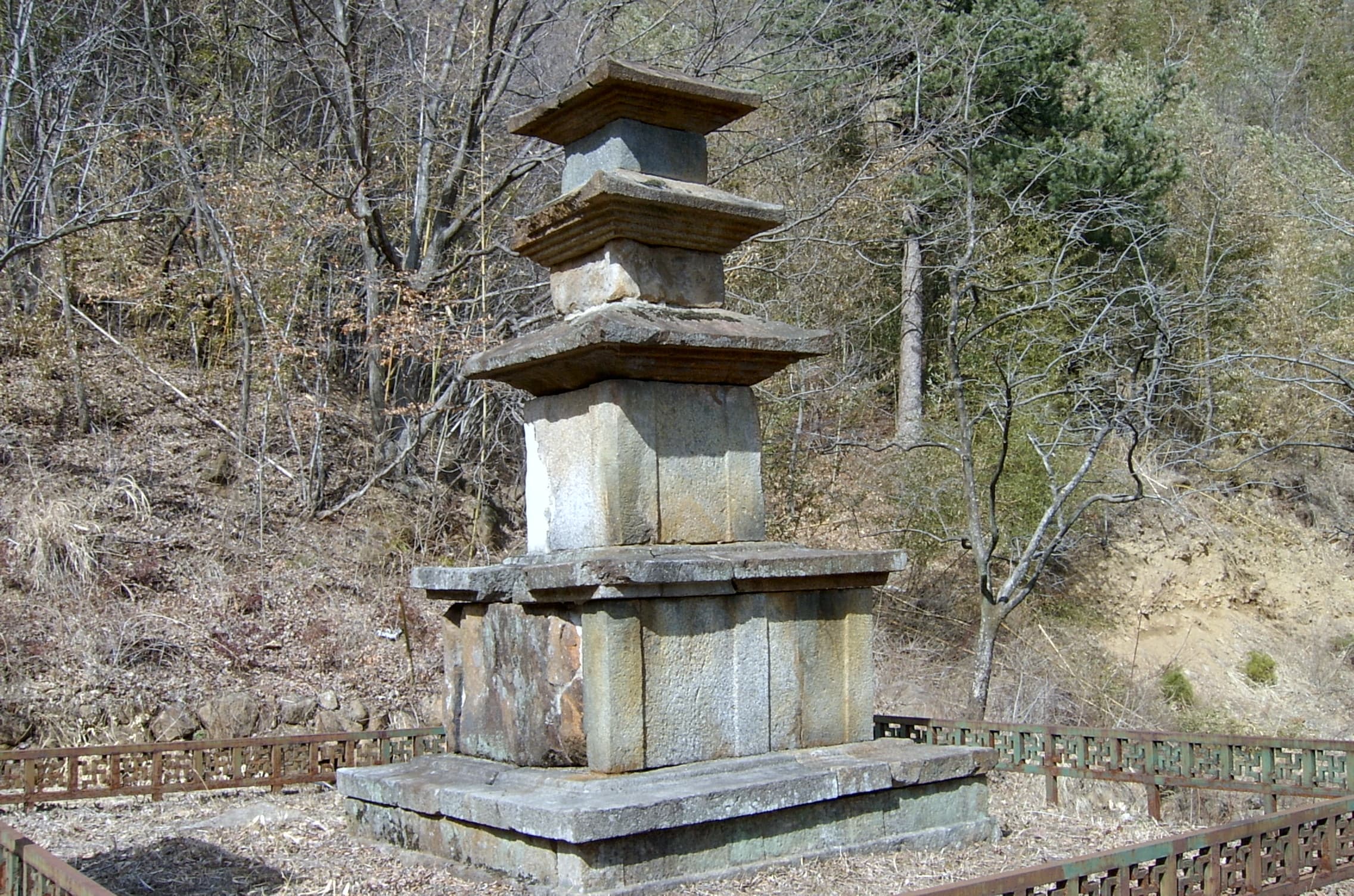 산청 대포리 삼층석탑 — 산청 대포리 삼층석탑