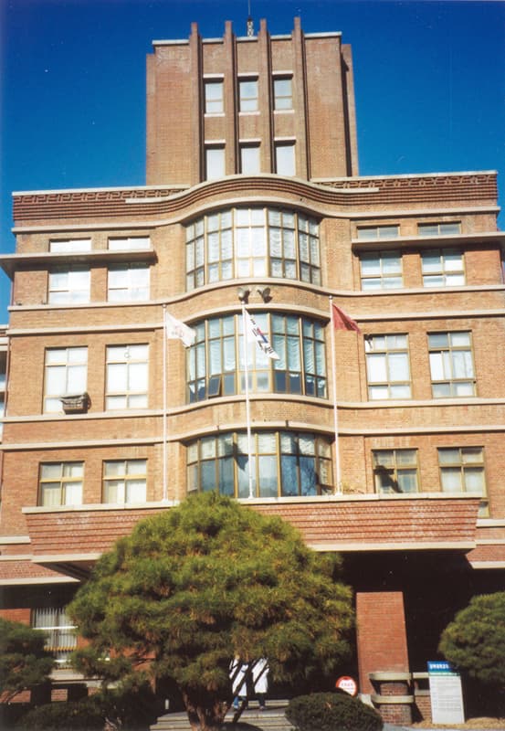 구 대구의학전문학교 본관 — 정면중앙부