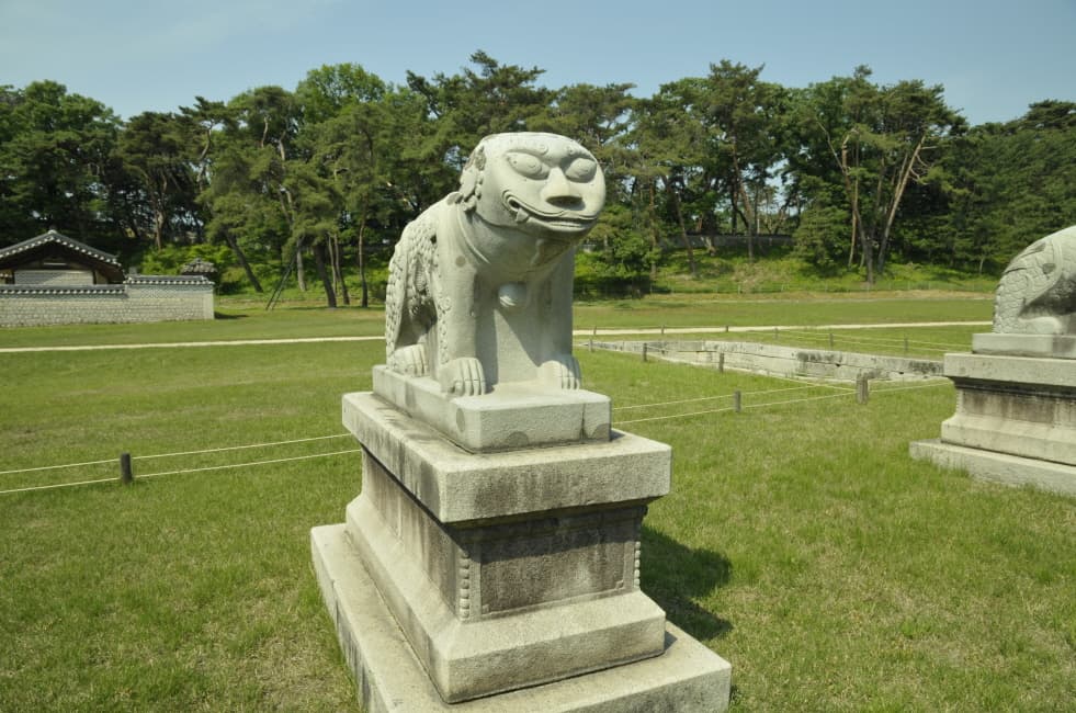 남양주 홍릉과 유릉 — 홍릉 석물(사자)