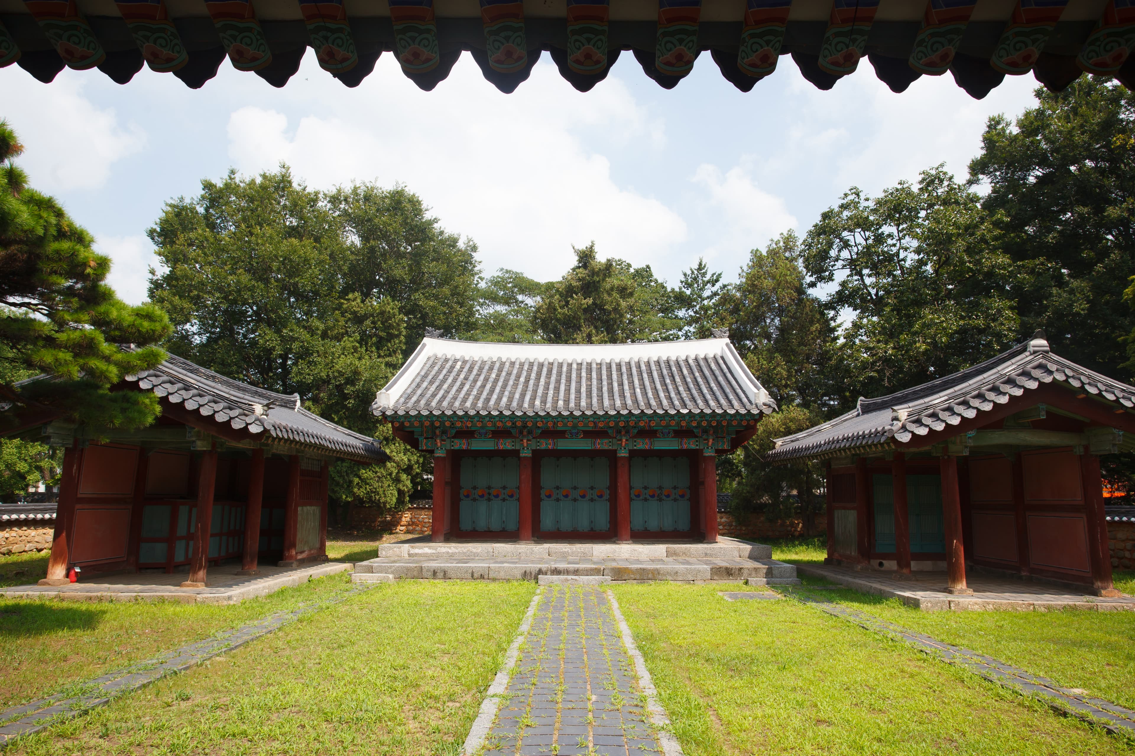 전주 경기전 — 전주 경기전_입구에서 바라 본 전경 (촬영년도 : 2015년)