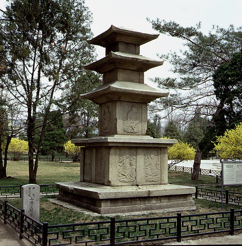 산청 범학리 삼층석탑 — 산청 범학리 삼층석탑