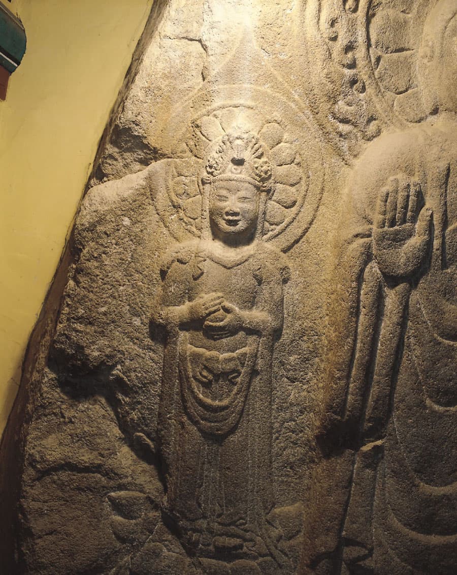 서산 용현리 마애여래삼존상 — 서산 용현리 마애여래삼존상 우협시보살상(봉보주보살상)