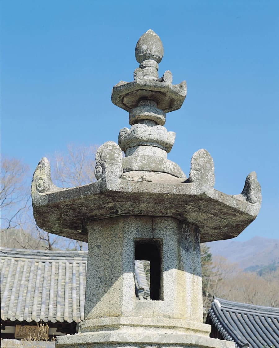 구례 화엄사 각황전 앞 석등 — 옥개석 및 상륜부