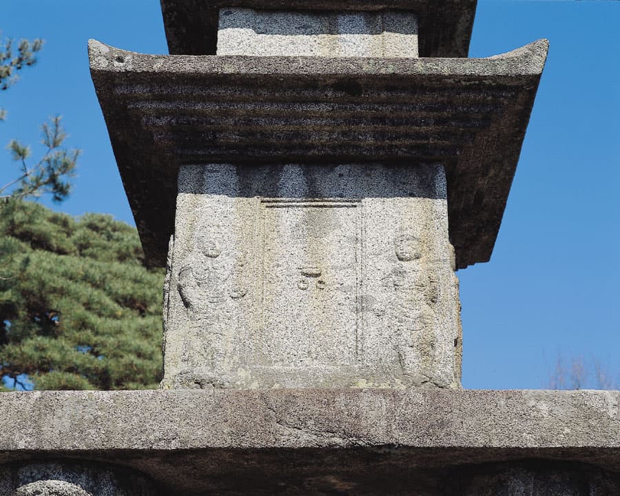 구례 화엄사 사사자 삼층석탑 — 구례 화엄사 사사자 삼층석탑 초층탑의 조식