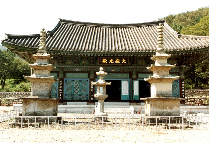 장흥 보림사 남·북 삼층석탑 및 석등 — 장흥 보림사 남ㆍ북 삼층석탑 및 석등 전경