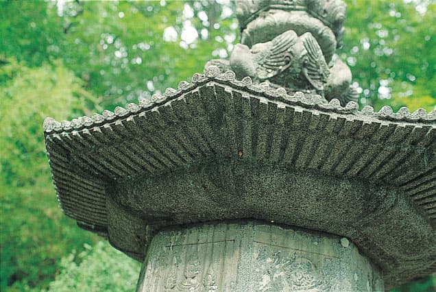 구례 연곡사 동 승탑 — 구례 연곡사 동 승탑 옥개석 암,수 막새기와