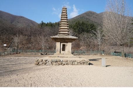 경주 정혜사지 십삼층석탑 — 경주 정혜사지 십삼층석탑(근경)