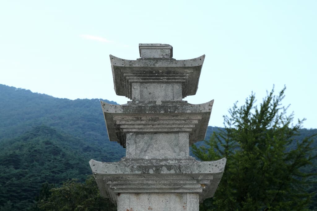 보령 성주사지 서 삼층석탑 — 보령 성주사지 서 삼층석탑
