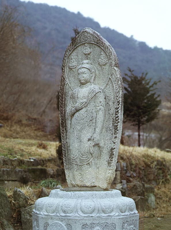 안성 봉업사지 석조여래입상 — 안성봉업사석불입상