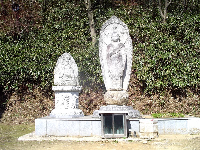 안성 봉업사지 석조여래입상 — 안성봉업사석불입상(2005년현재)