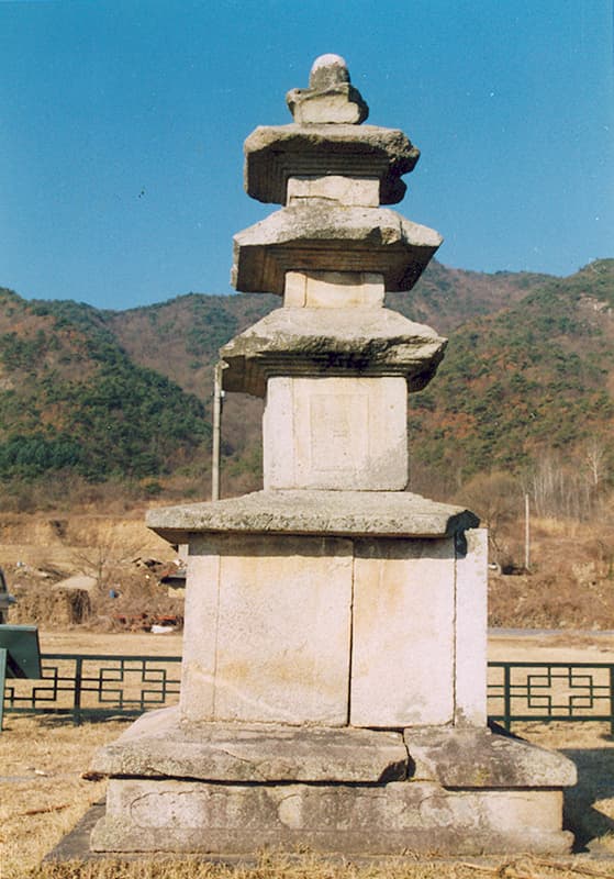 원주 흥법사지 삼층석탑 — 원주 흥법사지 삼층석탑