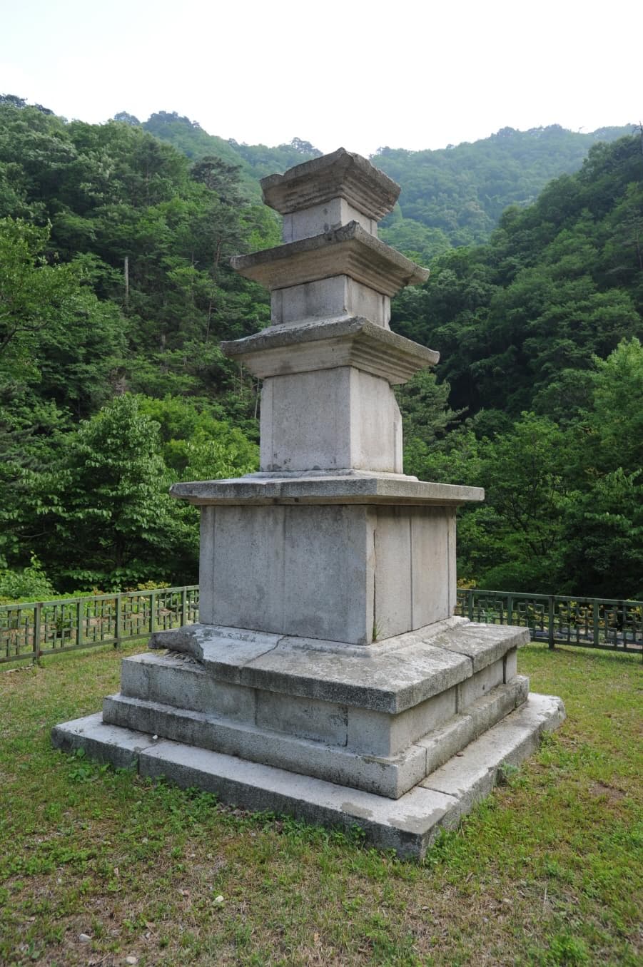 양양 오색리 삼층석탑 — 양양 오색리 삼층석탑 (촬영:문화재청)