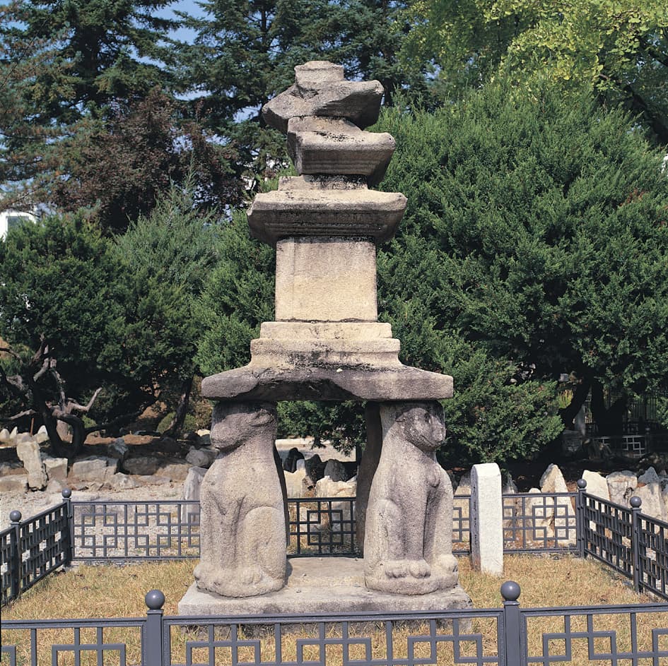 홍천 괘석리 사사자 삼층석탑 — 홍천 괘석리 사사자 삼층석탑