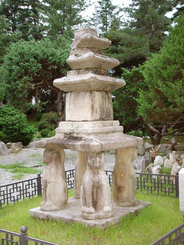 홍천 괘석리 사사자 삼층석탑 — 홍천 괘석리 사사자 삼층석탑