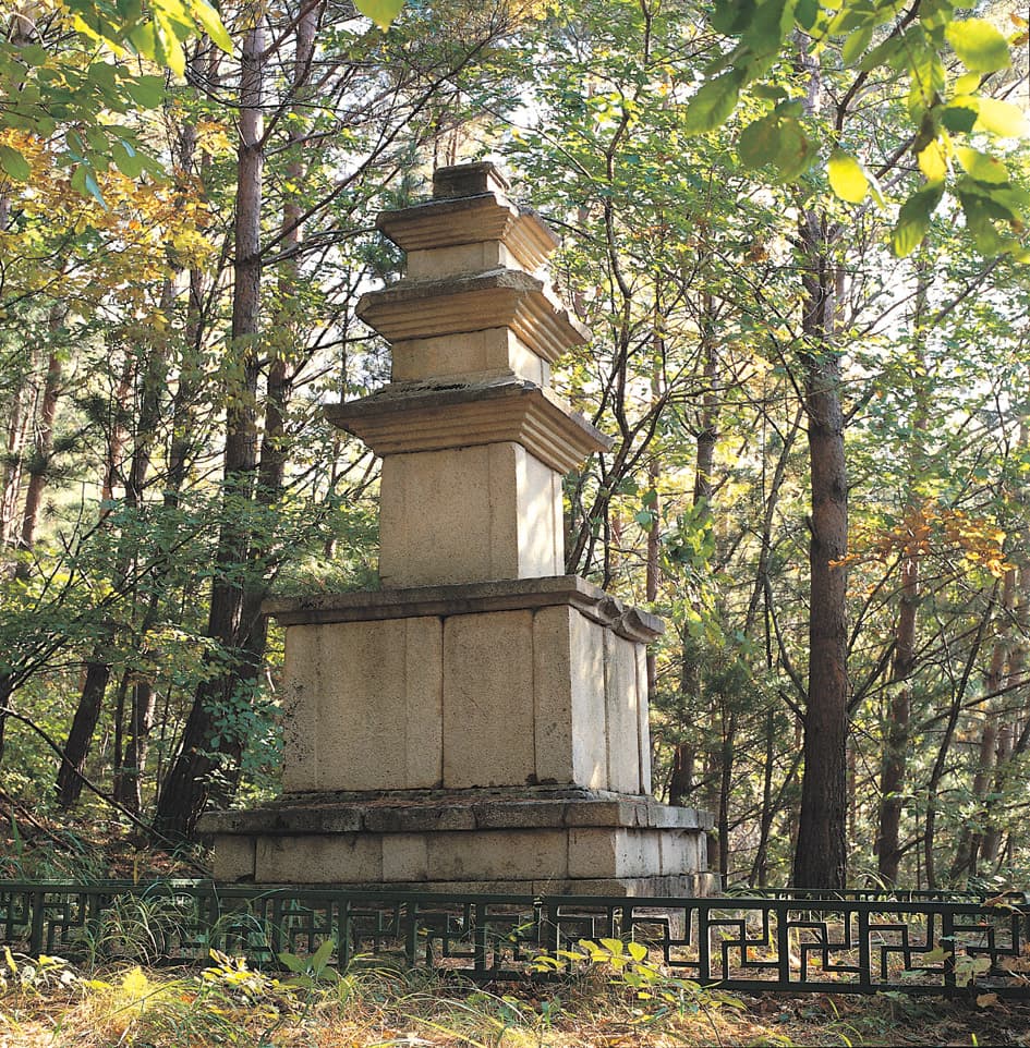 인제 한계사지 북 삼층석탑 — 인제 한계사지 북 삼층석탑