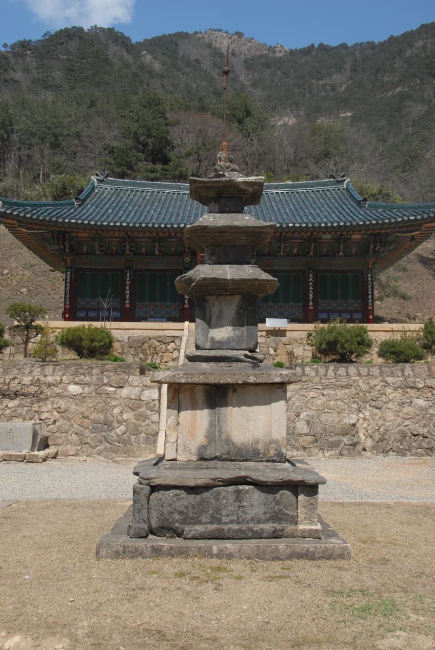 동해 삼화사 삼층석탑 — 동해 삼화사 삼층석탑(촬영:문화재청)
