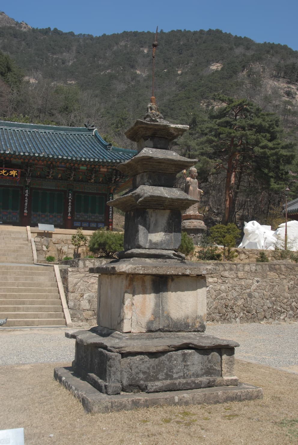 동해 삼화사 삼층석탑 — 동해 삼화사 삼층석탑(촬영:문화재청)