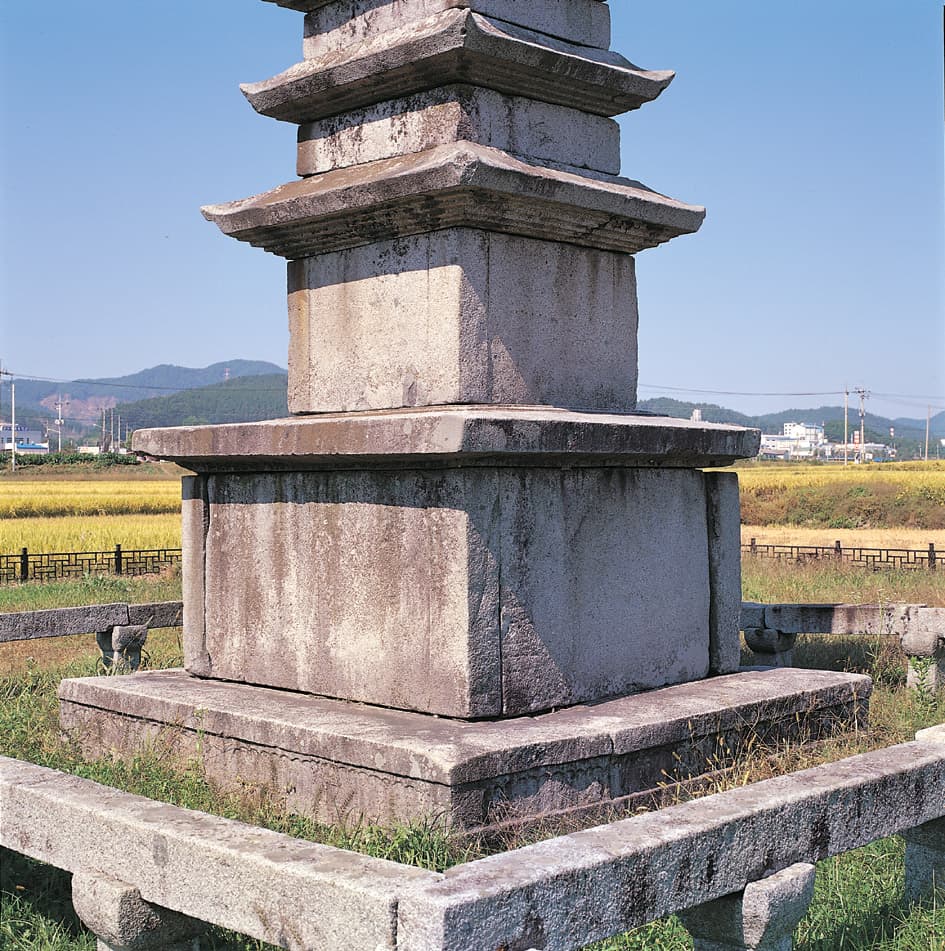 청양 서정리 구층석탑 — 기단부(상·하층)