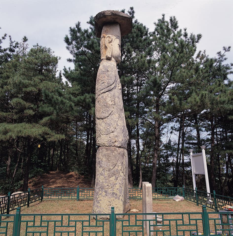예산 삽교읍 석조보살입상 — 보살입상 전체 (우측면 향)