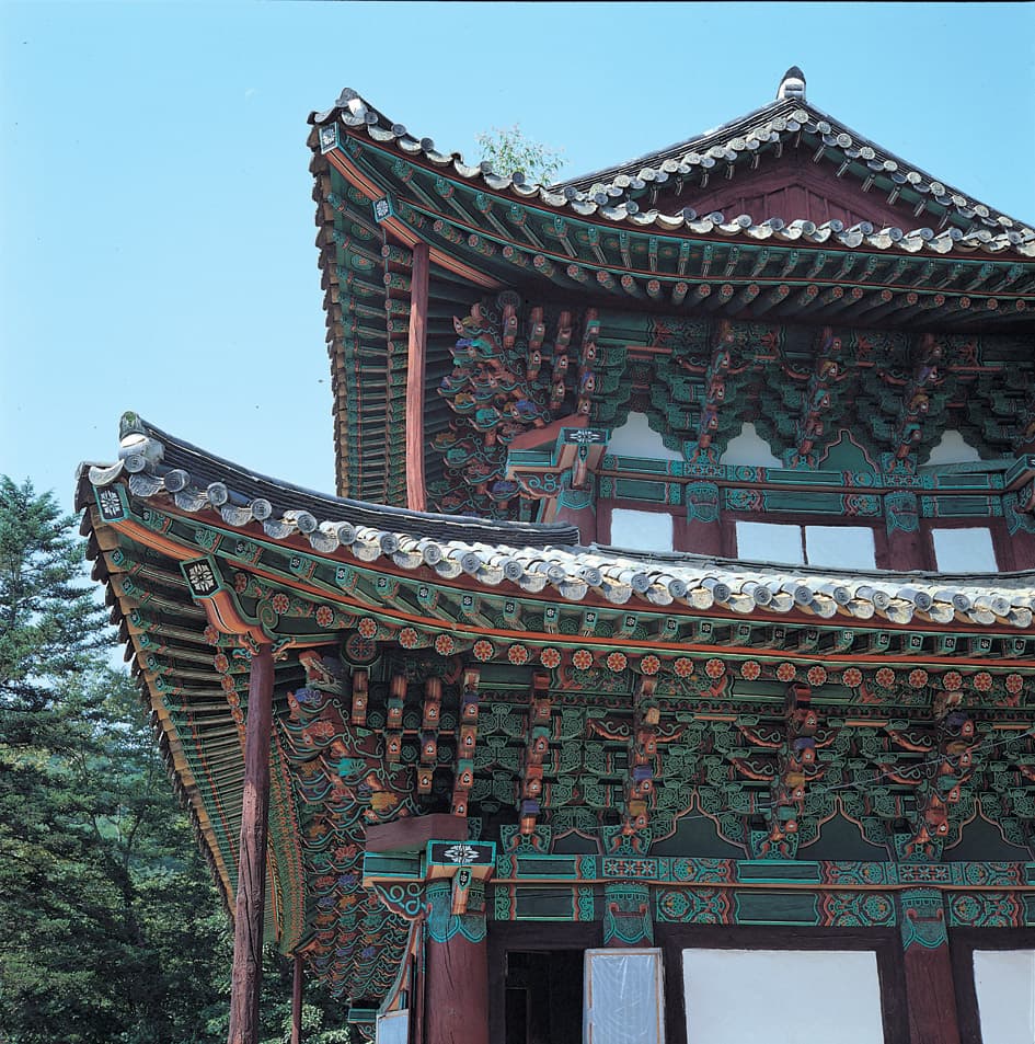 공주 마곡사 대웅보전 — 공주 마곡사 대웅보전 동측면