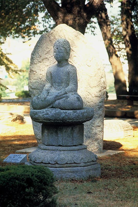 공주 서혈사지 석조여래좌상 — 공주 서혈사지 석조여래좌상