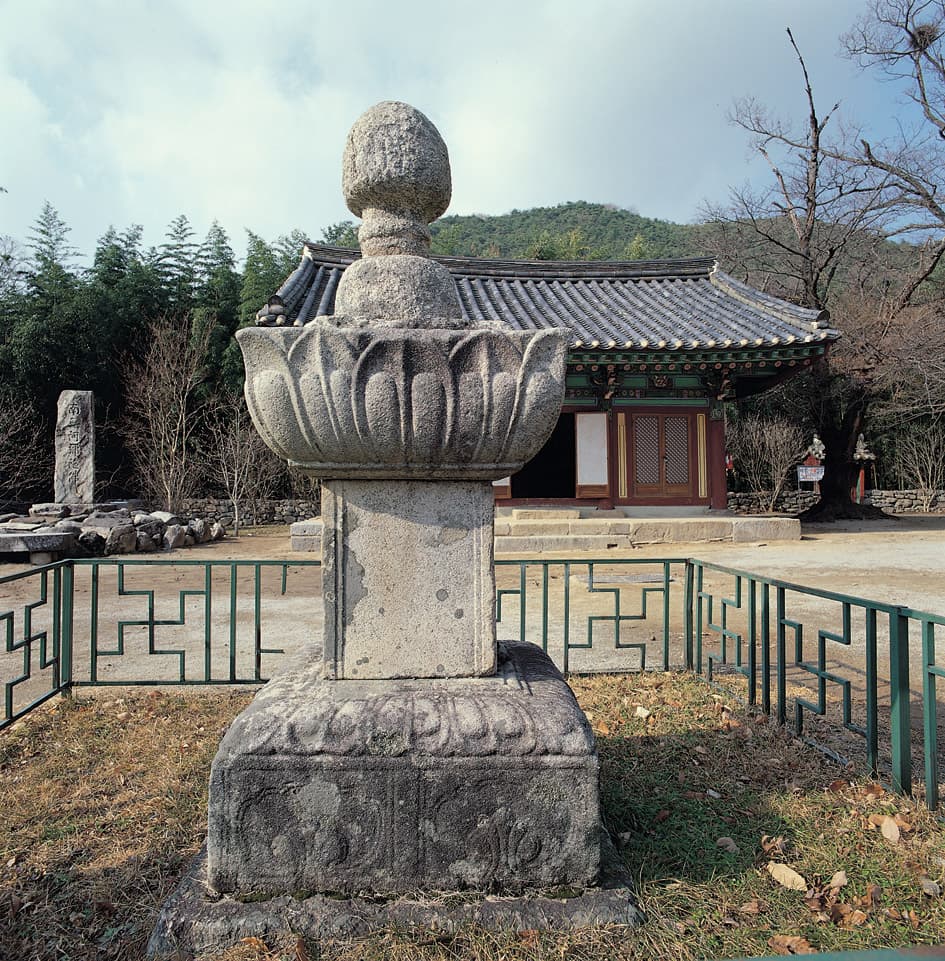 김제 금산사 노주 — 김제 금산사 노주 정면 사진