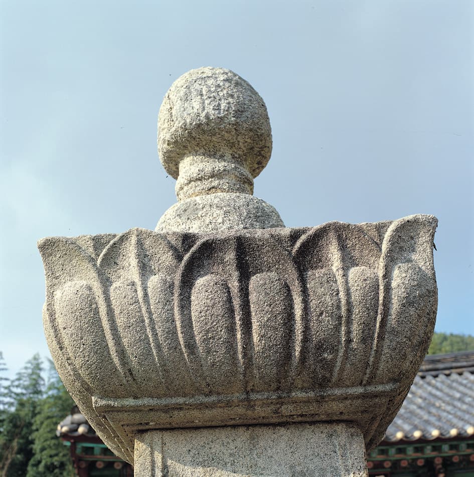 김제 금산사 노주 — 상대 앙련석과 보주